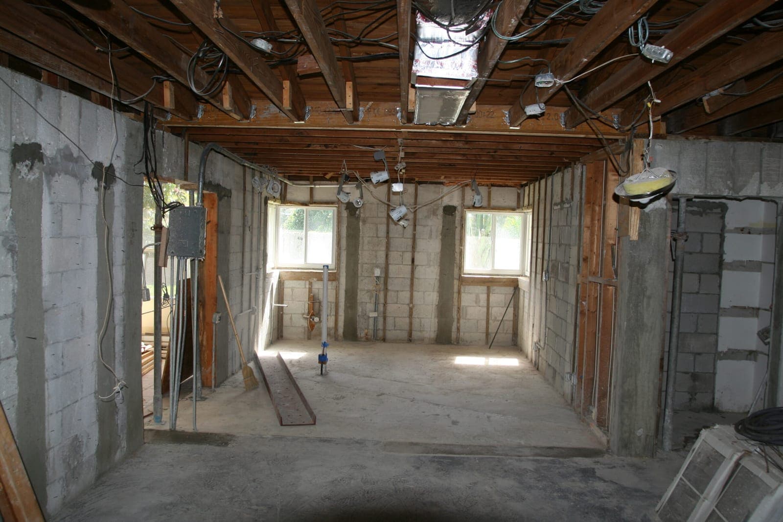 708 NE 21st Drive - Interior