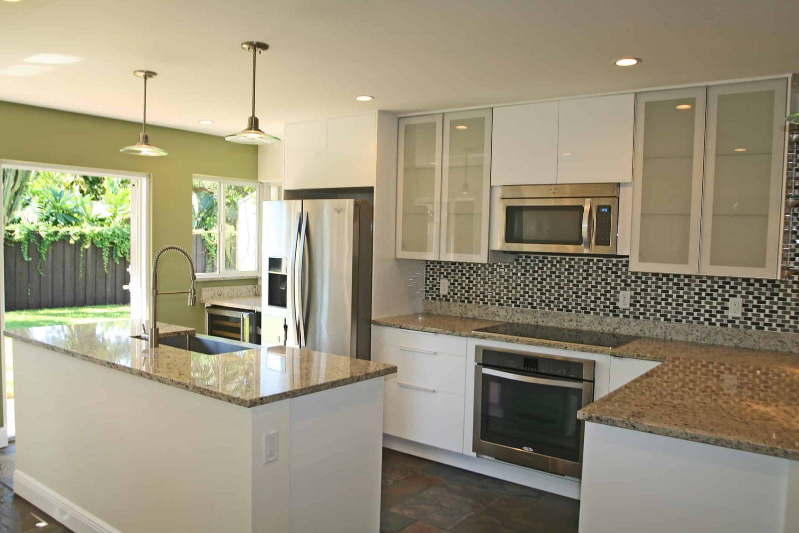 708 NE 21st Drive - Kitchen