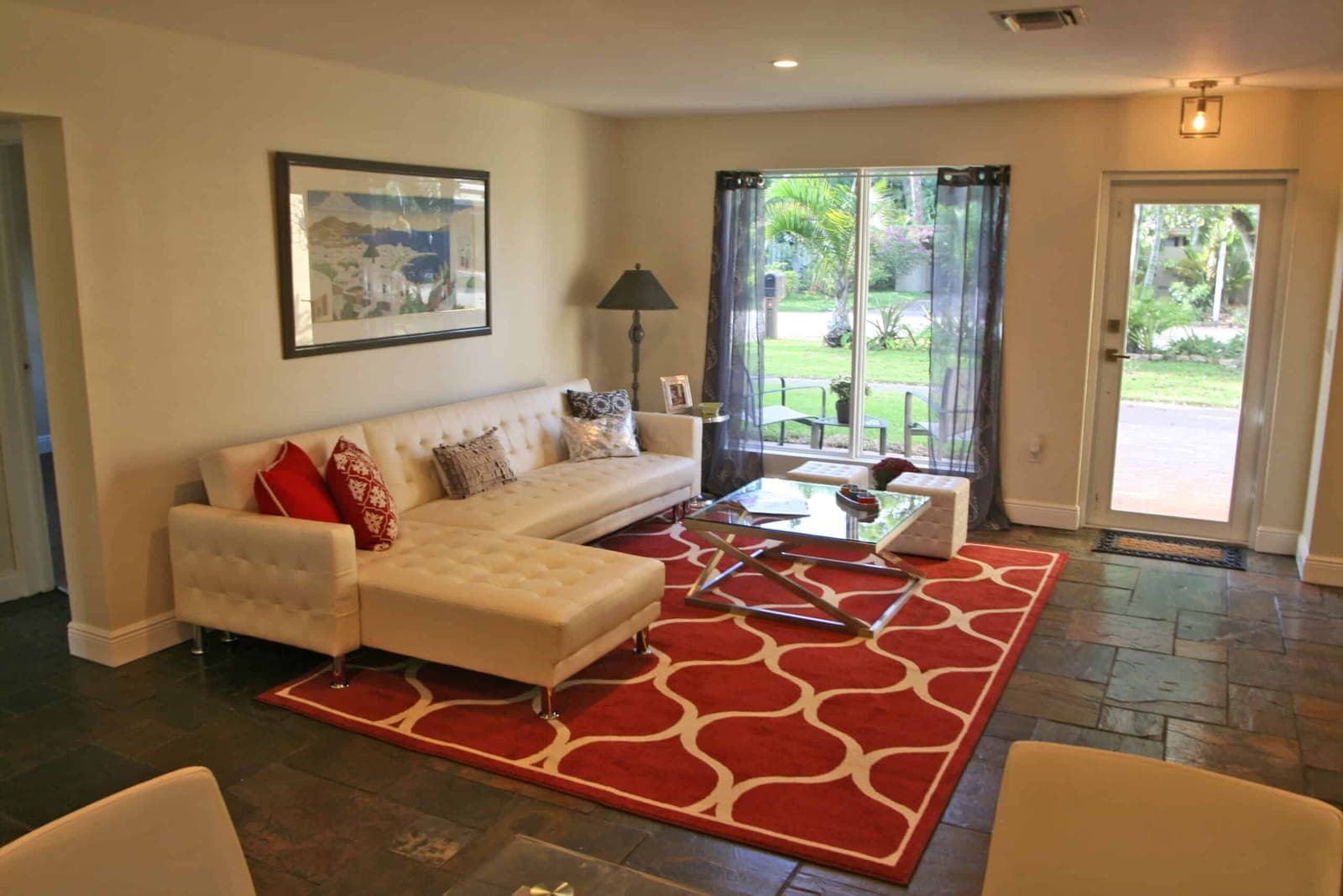 708 NE 21st Drive - Front room