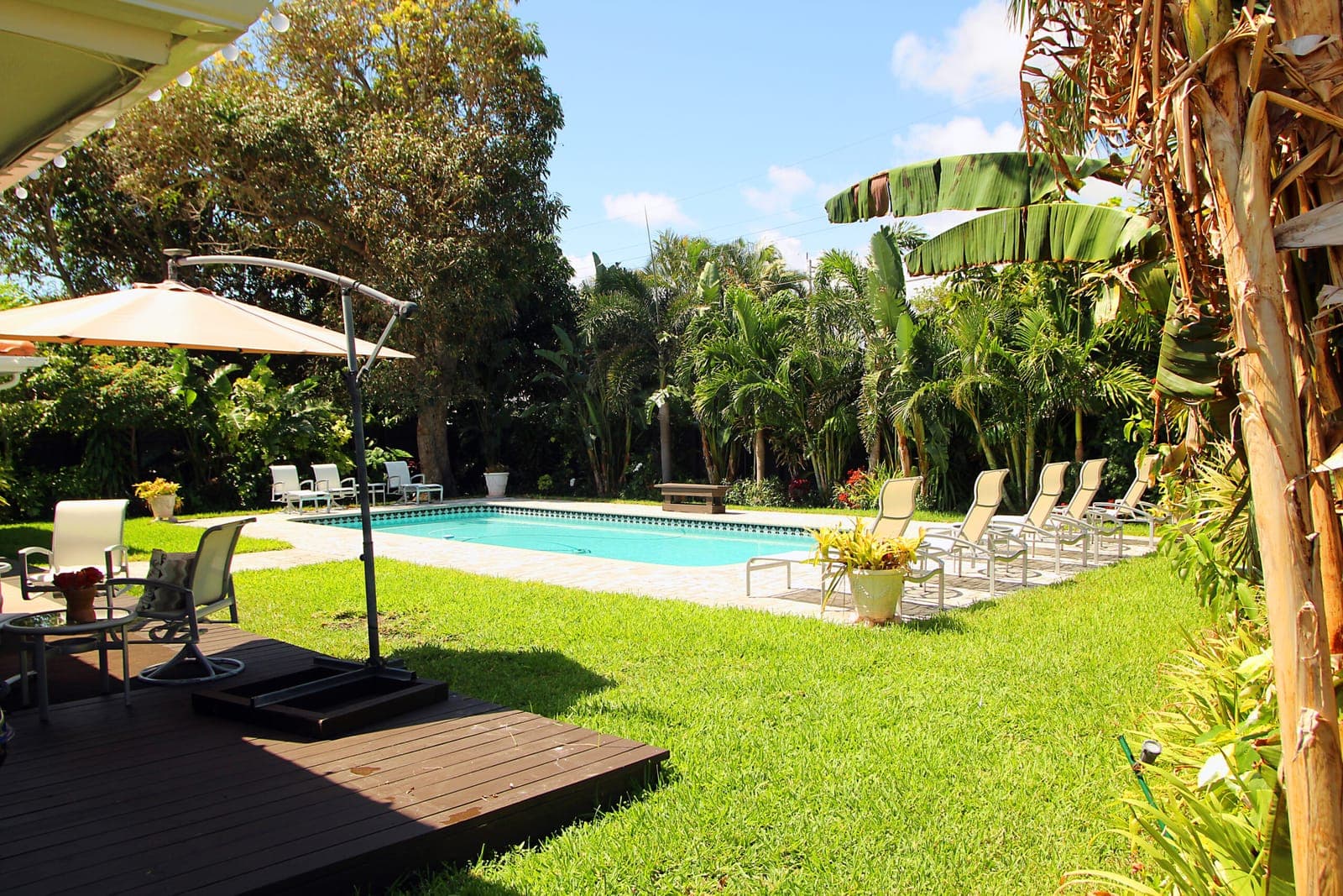 921 NE 27th Avenue - Pool and porch