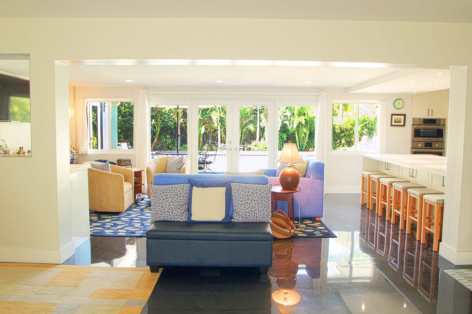 921 NE 27th Avenue - Living room
